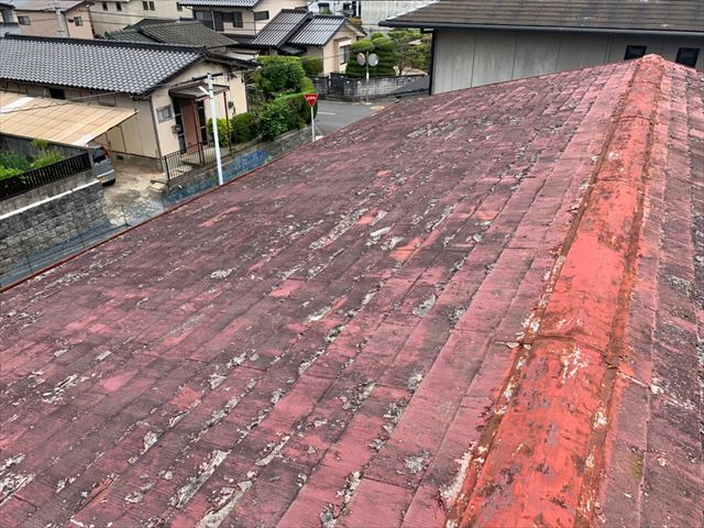 塗膜が剥がれたスレート屋根